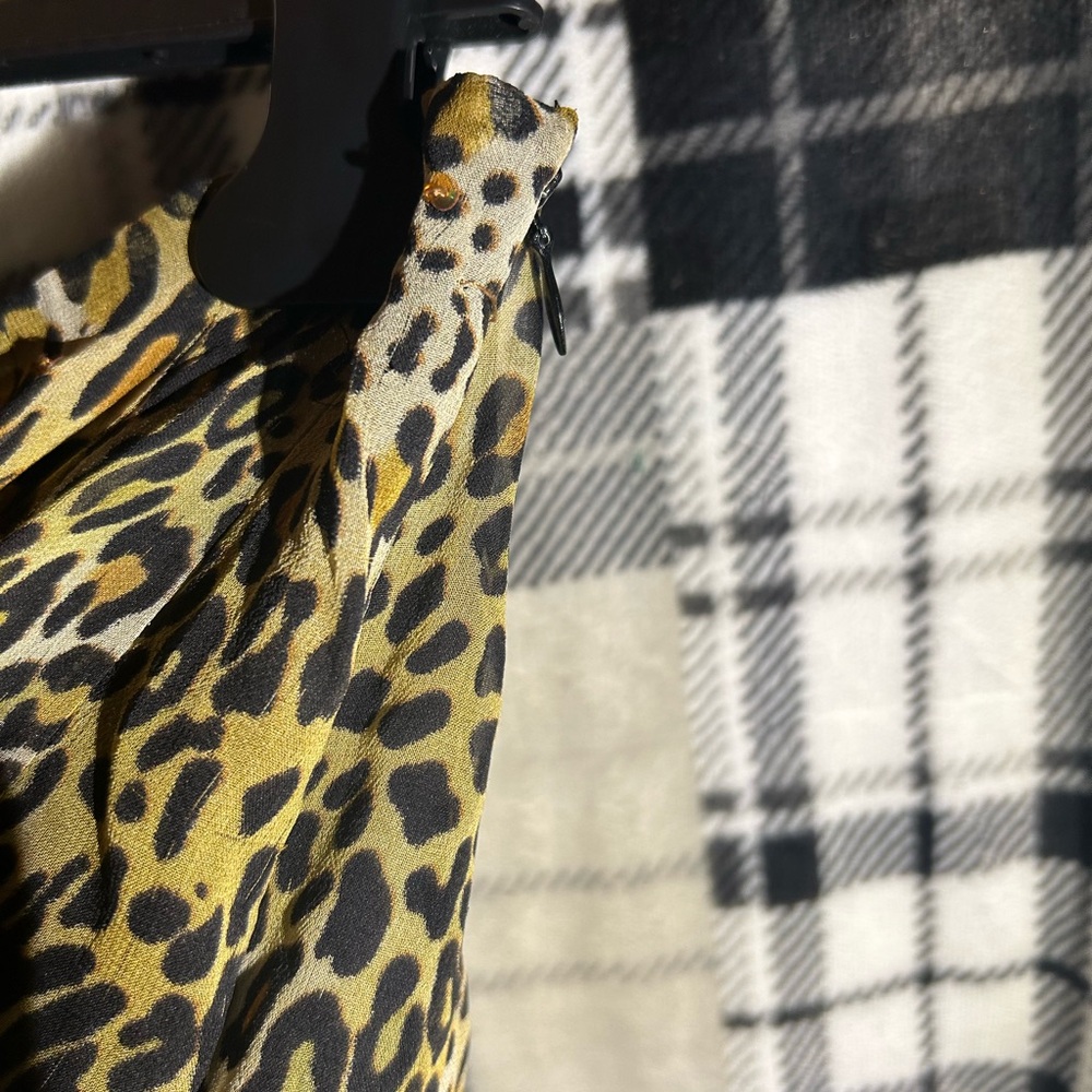 I.C.E animal print  flare out, mid length, size 10 skirt 100% silk sides zipper - Picture 7 of 7